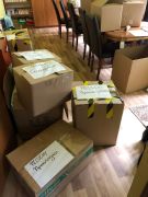 Spakowane zebrane dary obywatelom Ukrainy.