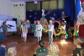 występ dzieci z koła Konwaliowe Nutki
