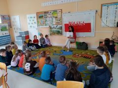 Pisarka Katarzyna Janowicz-Timofiejew w grupie Maki