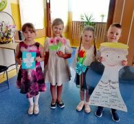 Dzieci witające Biskupa