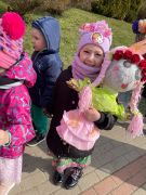 Przemarsz dzieci z marzannami