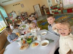 Śniadanie Wielkanocne w grupie Słoneczek