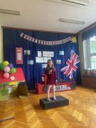 Amelka podczas występu konkursowego